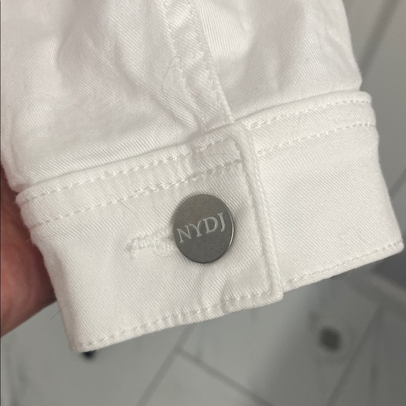 NWOT Women's White Denim Jacket Fitted Silver Buttons Size XS - Picture 6 of 15